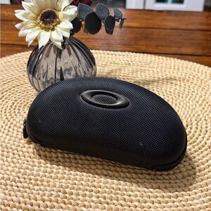 Oakley Black Shell Zip Around Sunglasses Lenses Holder Case